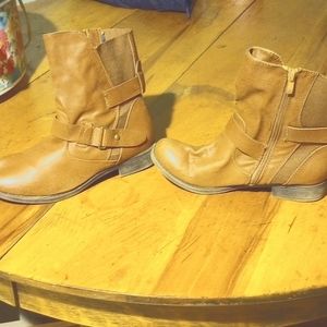Brown flat women's boots size 7